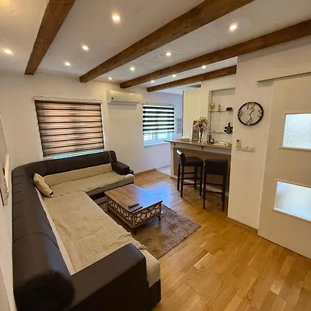 Lägenhet Stan U Centru